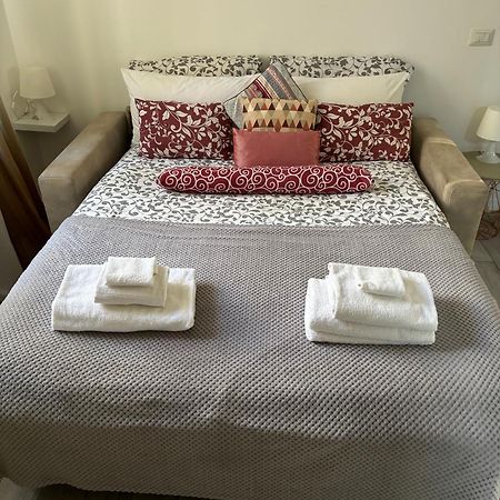 Joy House -Central City Near Metro Arco Della Pace Brera-Entire Apartment Perfect For Work & Play, Nightlife With Ac & Fast Wifi Welcome To The Cool Joy House! ميلان المظهر الخارجي الصورة